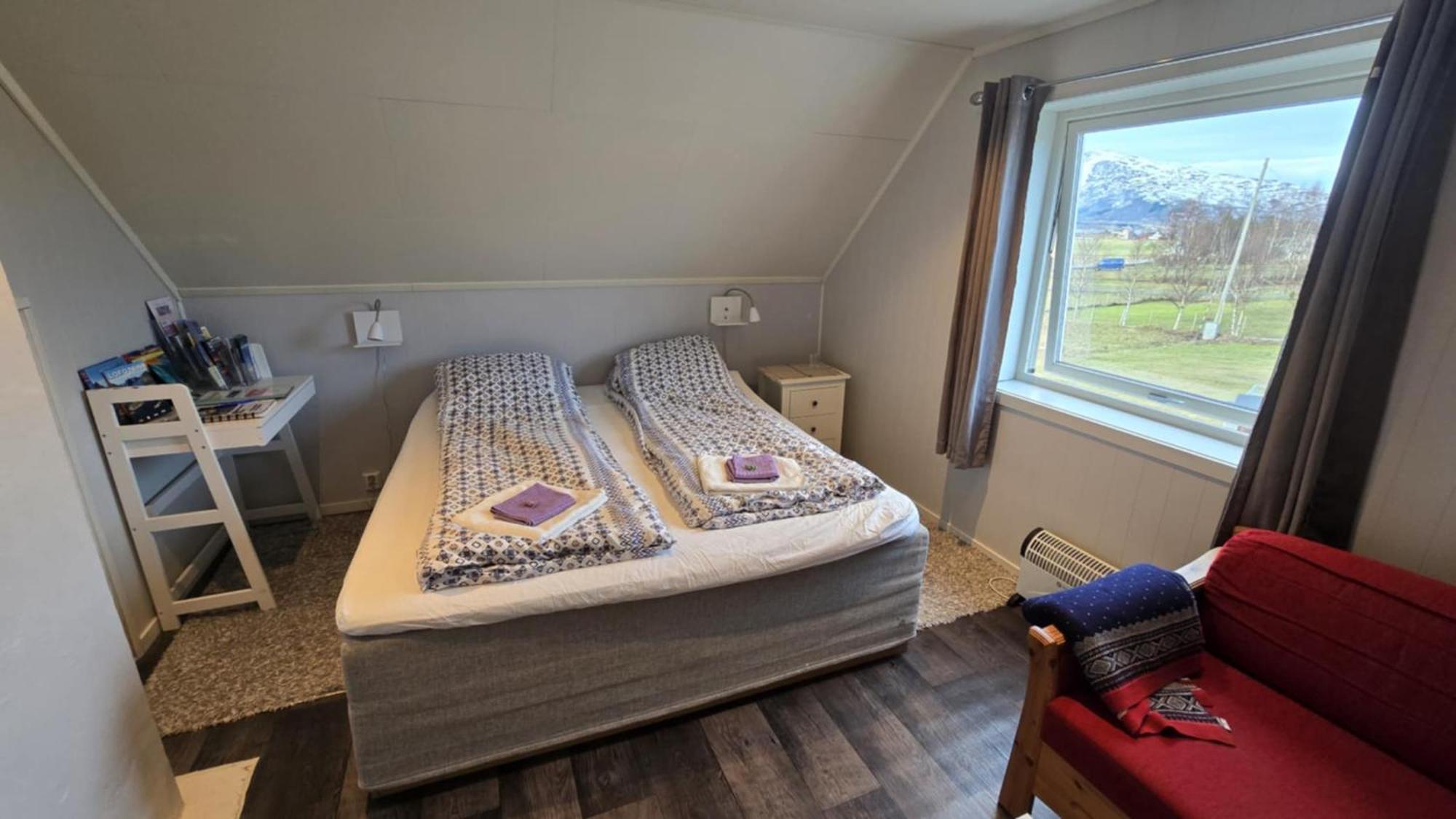 1 Room In The Yellow House, Close To Airport & Lofoten Evenskjer Eksteriør bilde