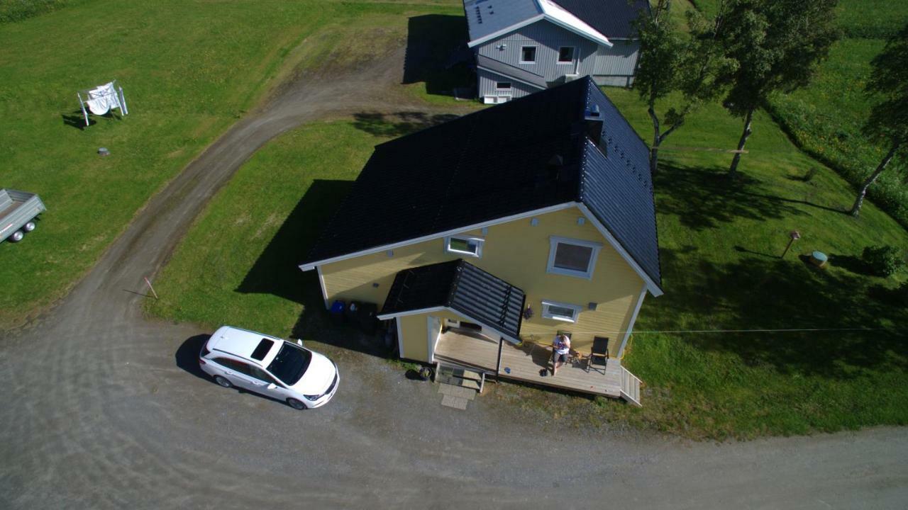 1 Room In The Yellow House, Close To Airport & Lofoten Evenskjer Eksteriør bilde