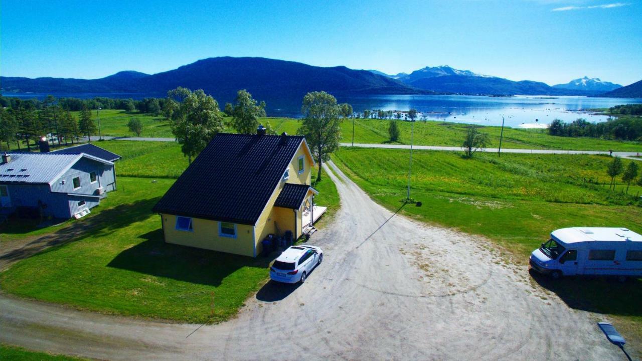 1 Room In The Yellow House, Close To Airport & Lofoten Evenskjer Eksteriør bilde
