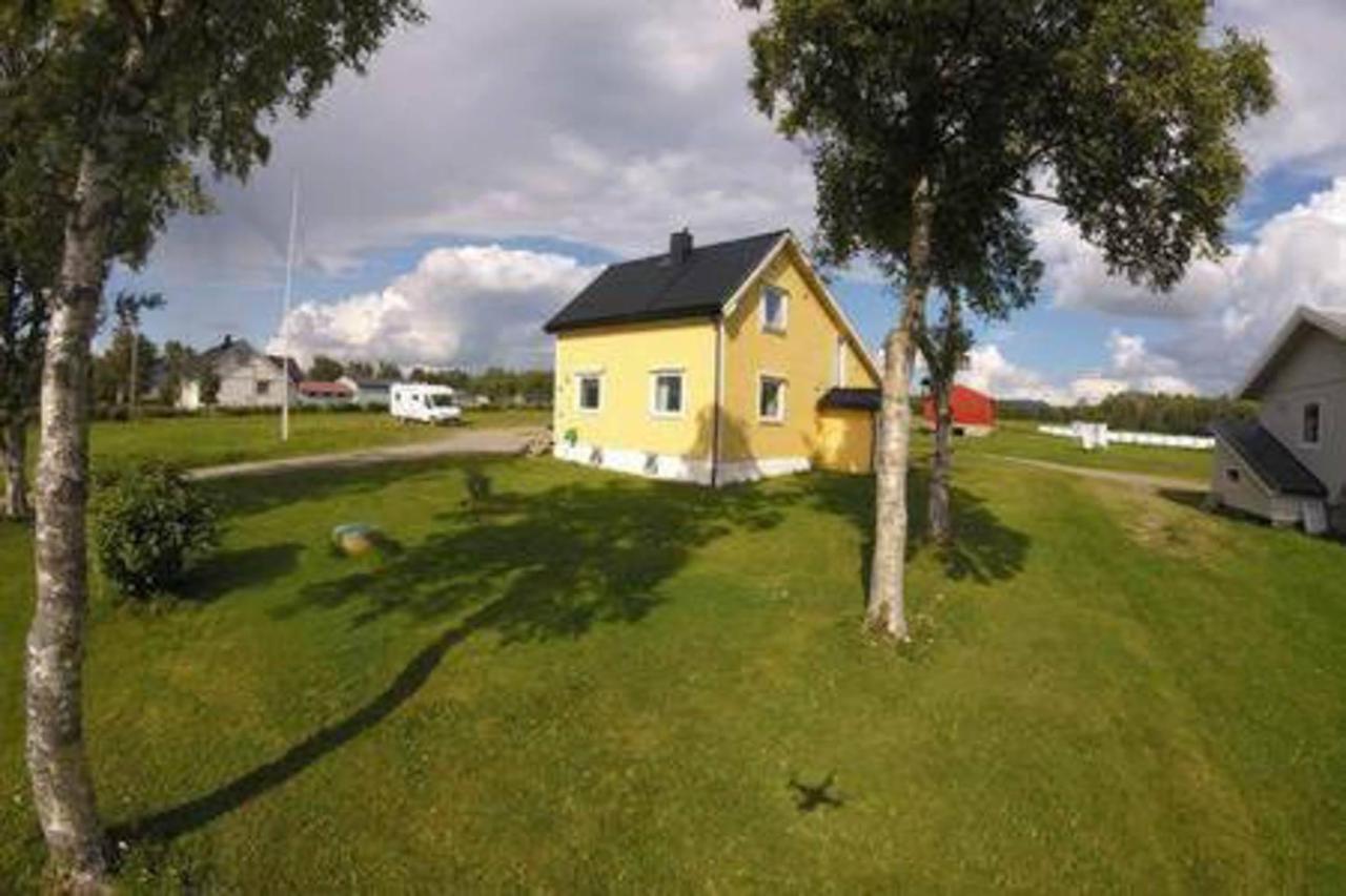 1 Room In The Yellow House, Close To Airport & Lofoten Evenskjer Eksteriør bilde