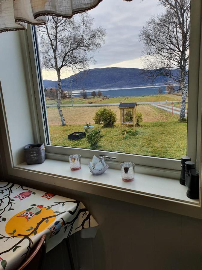 1 Room In The Yellow House, Close To Airport & Lofoten Evenskjer Eksteriør bilde