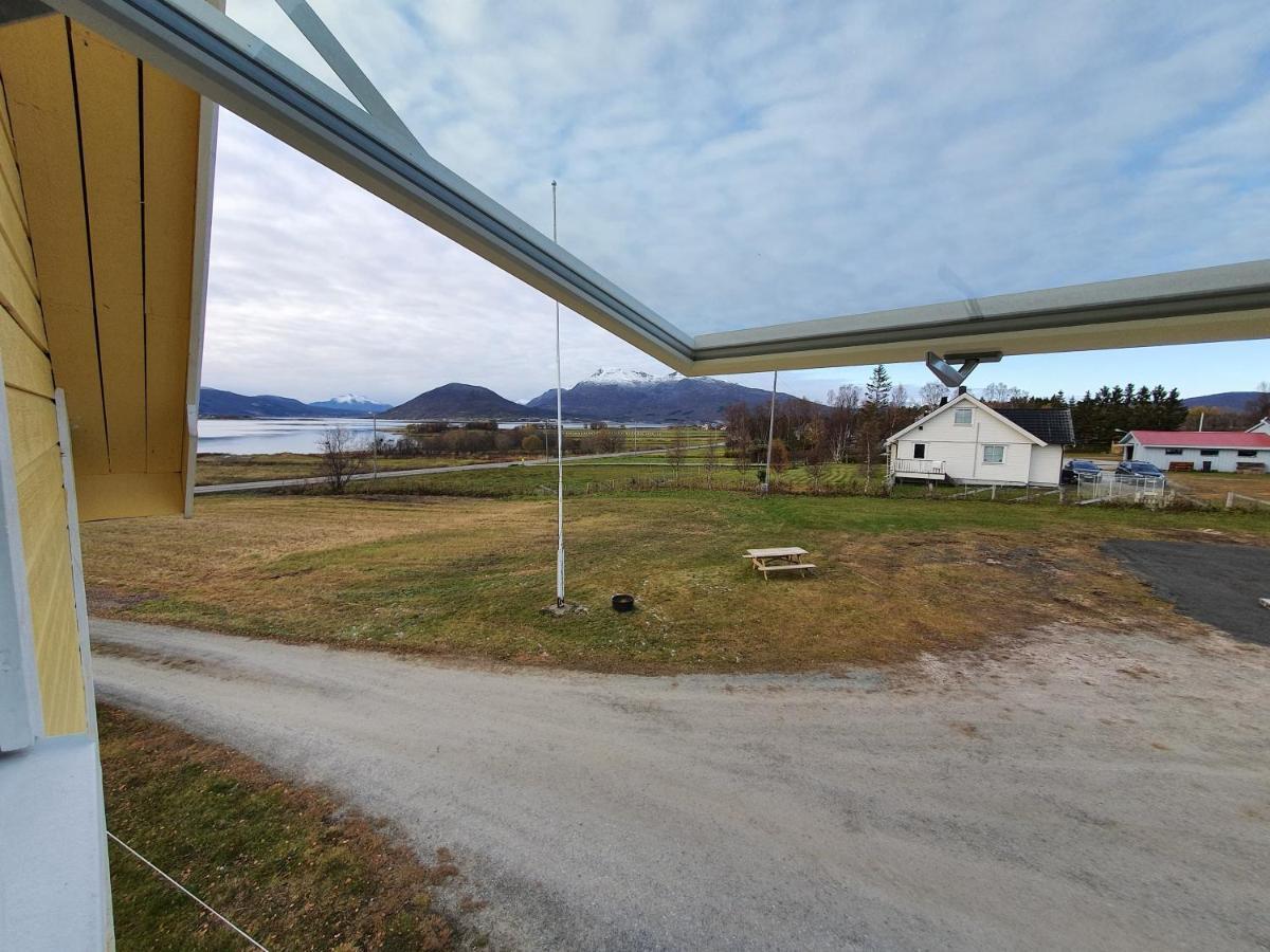 1 Room In The Yellow House, Close To Airport & Lofoten Evenskjer Eksteriør bilde